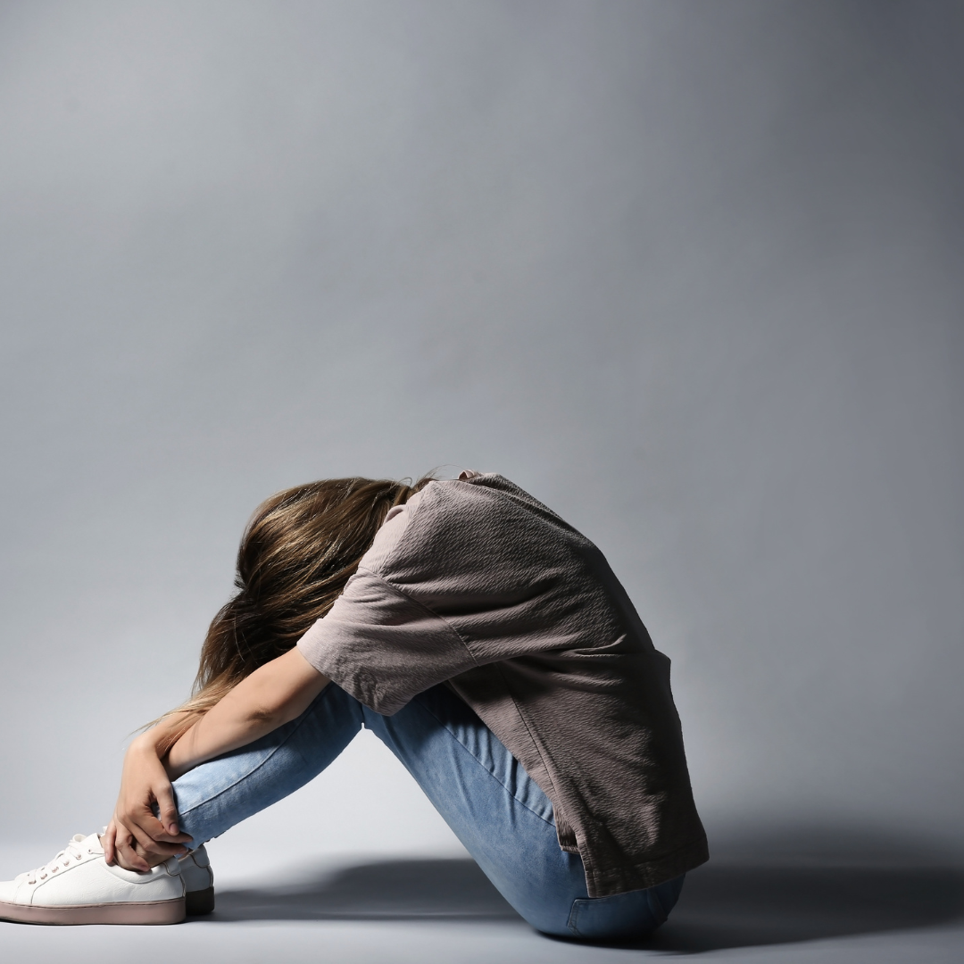 食いしばりで悩む女性